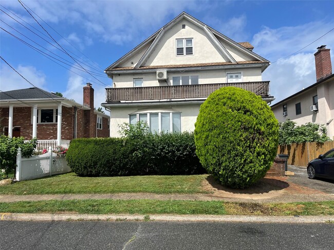 20 Frost Pond Rd