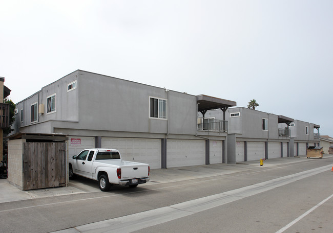 5217-5235 Wooley Rd in Oxnard, CA - Building Photo - Building Photo