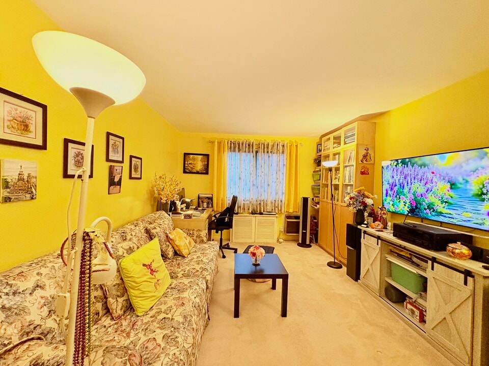 35 Lawrence Dr, Unit NA in White Plains, NY - Foto de edificio