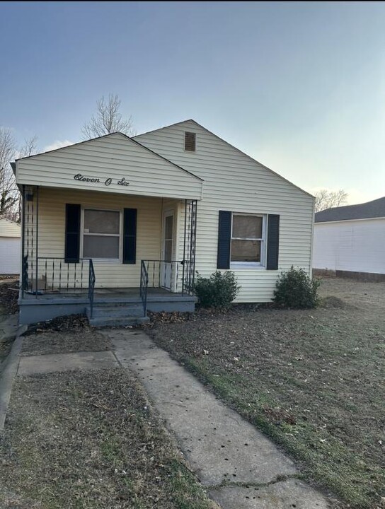 1106 Kaw St in Perry, OK - Building Photo