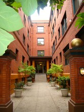 Wellesley Court Apartments in Portland, OR - Foto de edificio - Building Photo