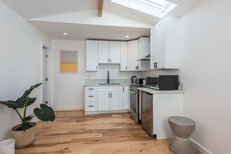 208 S Voluntario St in Santa Barbara, CA - Building Photo - Building Photo