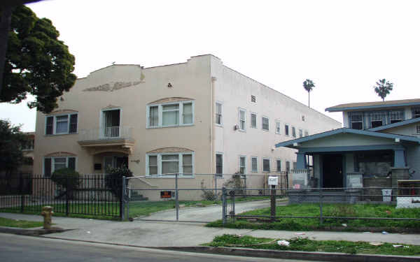 620 W 48th St in Los Angeles, CA - Building Photo