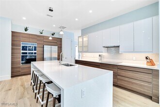 2515 Royal Palm Ct in Naples, FL - Building Photo - Building Photo