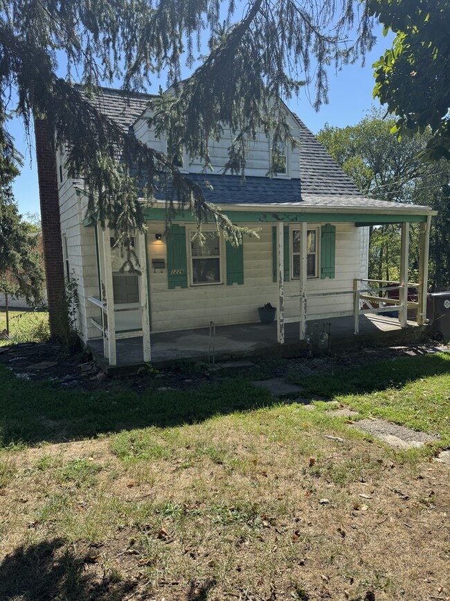 property at 1226 Cloverfield Dr