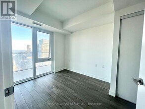 88 Queen St E in Toronto, ON - Building Photo - Building Photo