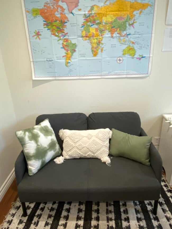 611 S Griffith Park Dr, Unit Equestrian Rancho studio, Unit Equestrian Rancho studio