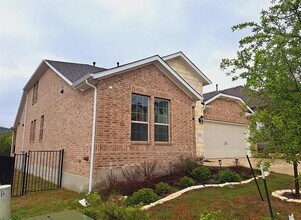 1221 Brasano Pl in Leander, TX - Foto de edificio - Building Photo