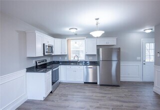 6 Mainella St in North Providence, RI - Building Photo - Building Photo