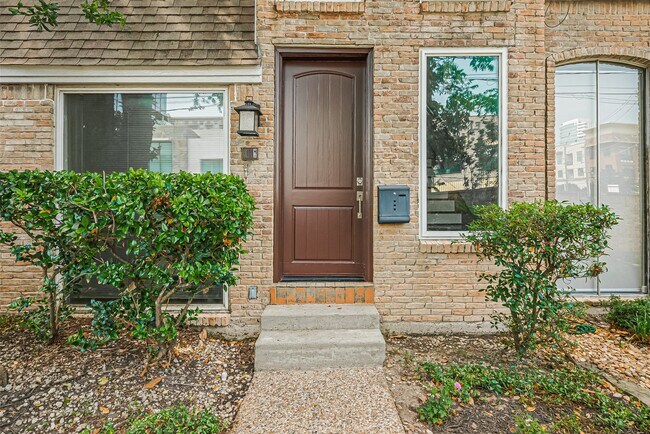 4305 Westheimer Rd in Houston, TX - Building Photo - Building Photo