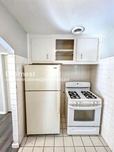 221 La Motte Ln in St. Louis, MO - Building Photo - Building Photo