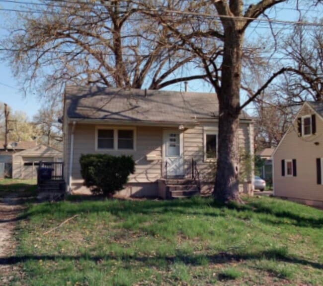 property at 3115 Seneca Ave