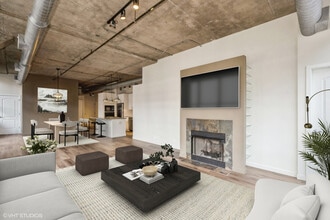 130 S Canal St in Chicago, IL - Building Photo - Building Photo