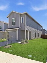 12128 Thoroughbred Dr in Aubrey, TX - Building Photo