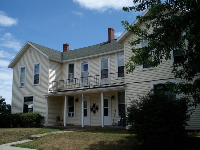631 N Dewey St, Unit 4