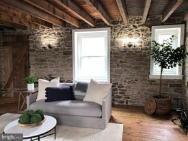 857 River Rd in Morrisville, PA - Building Photo