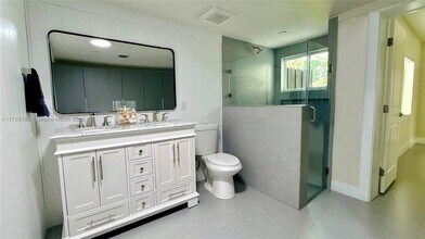 11775 SW 81st Rd in Pinecrest, FL - Building Photo - Building Photo
