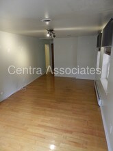 931 Spruce St-Unit -b in Philadelphia, PA - Foto de edificio - Building Photo