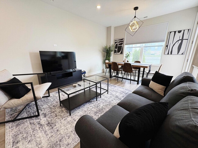 28379 Torch Pkwy, Unit SI ID1502221P in Warrenville, IL - Foto de edificio - Building Photo