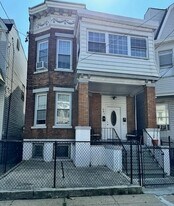 231 Bayview Ave in Jersey City, NJ - Building Photo