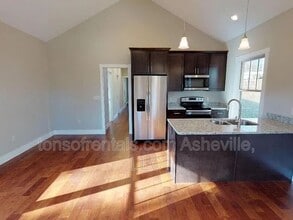 12 Cedar St in Asheville, NC - Building Photo - Building Photo