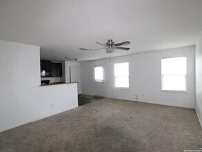 6135 Lakefront in San Antonio, TX - Building Photo - Building Photo