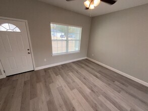 8512 N Merrimac Way in Citrus Springs, FL - Building Photo - Building Photo