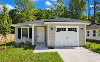 8015 Mattox Ave in Jacksonville, FL - Building Photo