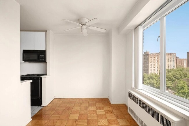 392 Central Prk W in New York, NY - Building Photo - Building Photo