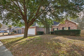 10277 English Manor Dr in Gulfport, MS - Building Photo - Building Photo