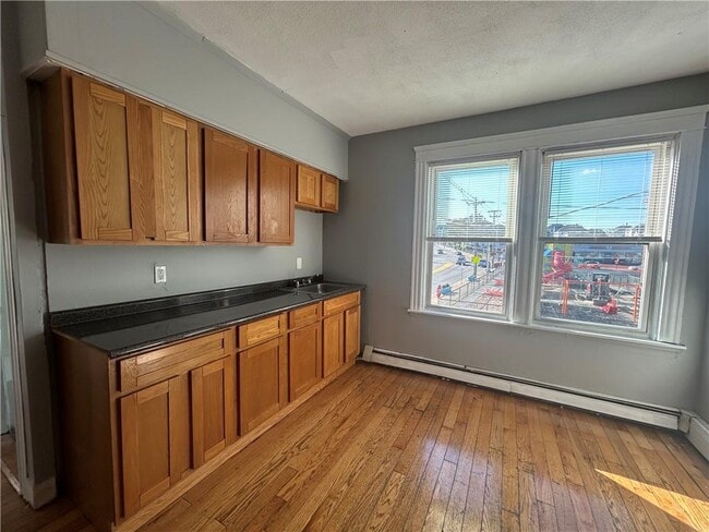 2-92F Dexter St in Central Falls, RI - Building Photo - Building Photo