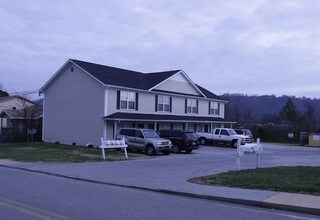 464 Guyler St in Ringgold, GA - Foto de edificio - Building Photo