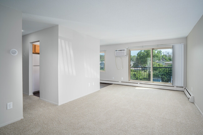 Parkview Apartments in St. Paul, MN - Building Photo - Interior Photo