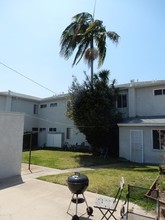 7021 W Manchester Ave in Los Angeles, CA - Building Photo - Building Photo