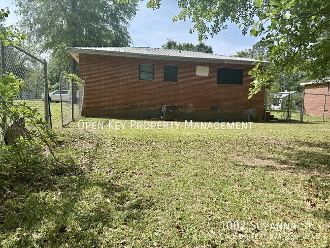 1002 Suzanna St in Dothan, AL - Building Photo - Building Photo