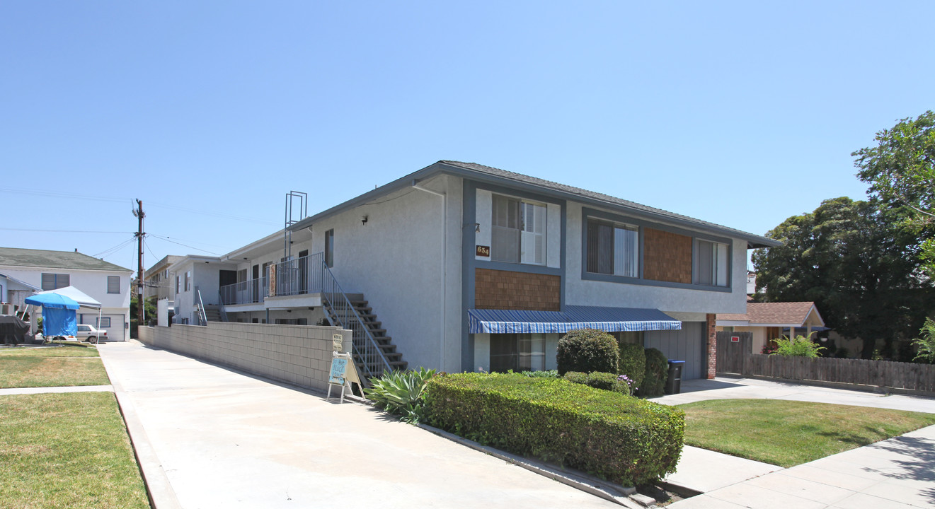 634 E Cedar Ave in Burbank, CA - Building Photo