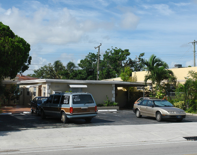 6124 Pembroke Rd in Miramar, FL - Building Photo - Building Photo