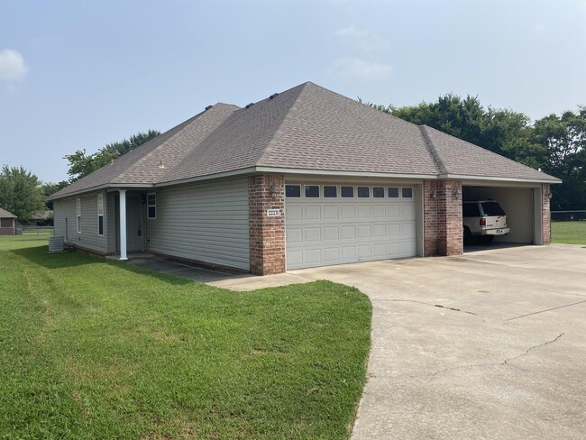 property at 2823 Fairway Hamlet Ct