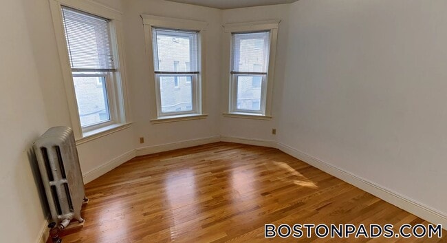 137 Park Dr, Unit 3 in Boston, MA - Building Photo - Building Photo