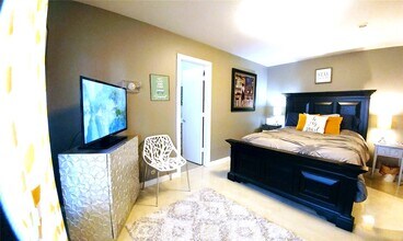 913 Saulnier St in Houston, TX - Building Photo - Building Photo