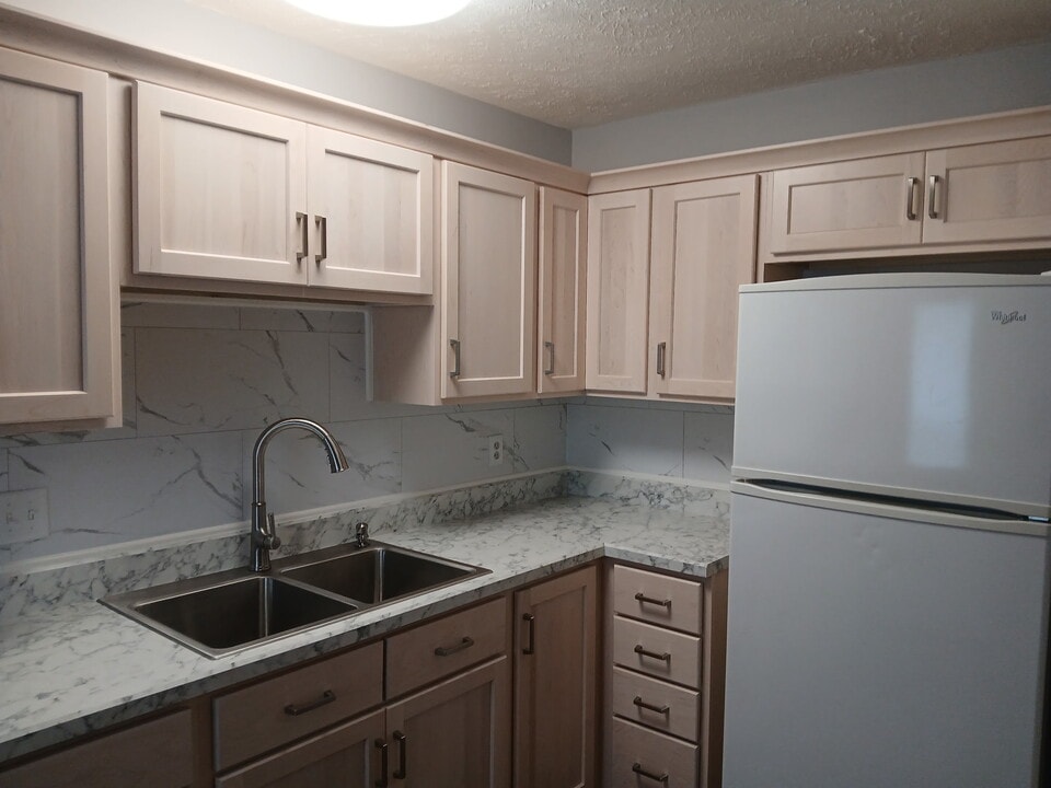 916 Millis Ave, Unit D in Boonville, IN - Foto de edificio