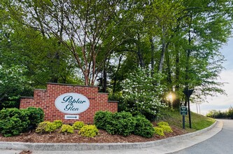 631 Boone Trl in Charlottesville, VA - Foto de edificio - Building Photo