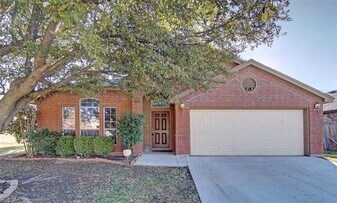8216 Deer Bluff Ln in Fort Worth, TX - Building Photo