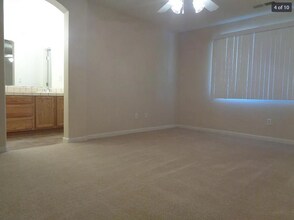 1223 W Canyon Way in Hanford, CA - Building Photo - Building Photo
