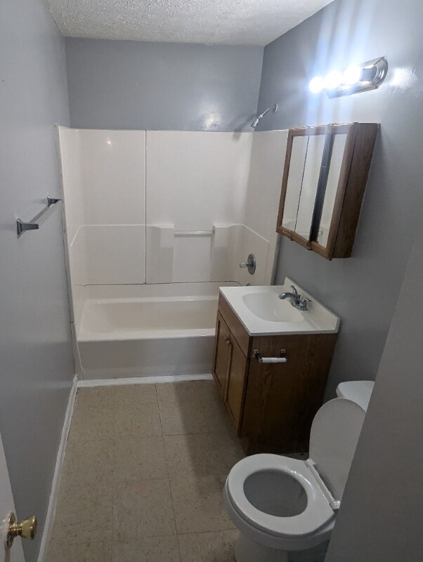 14 N Ritchie Ave in Ravenswood, WV - Building Photo - Building Photo