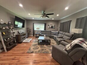 5430 Whitney Ct in Garden Valley, CA - Foto de edificio - Building Photo