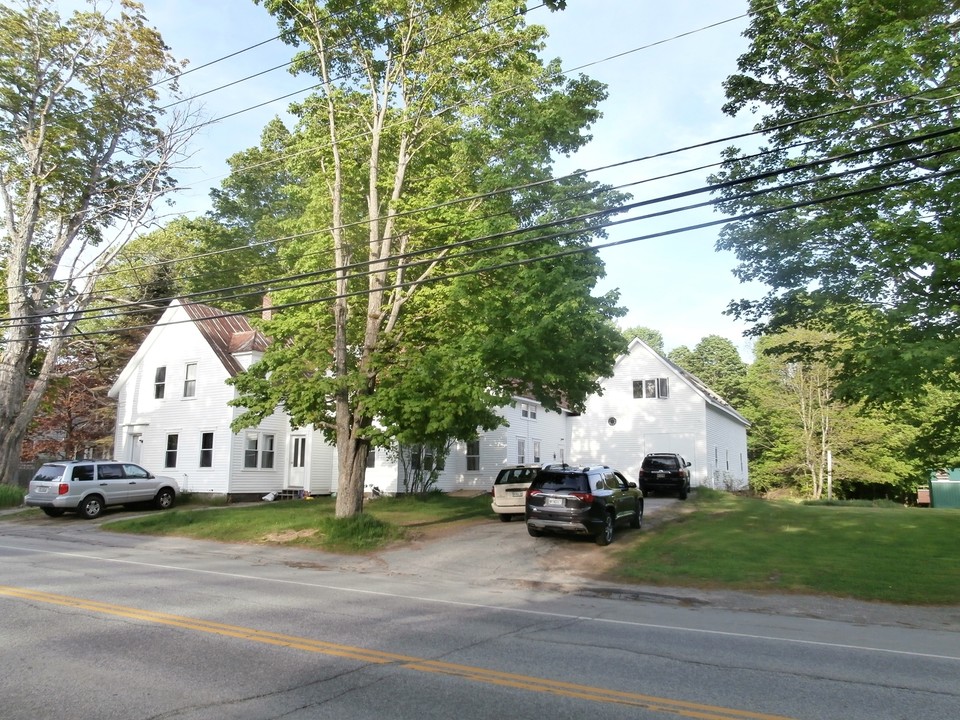 806 Main St in Monmouth, ME - Building Photo