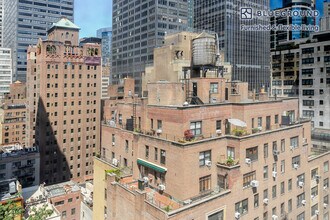 138 E 38th St in New York, NY - Foto de edificio - Building Photo