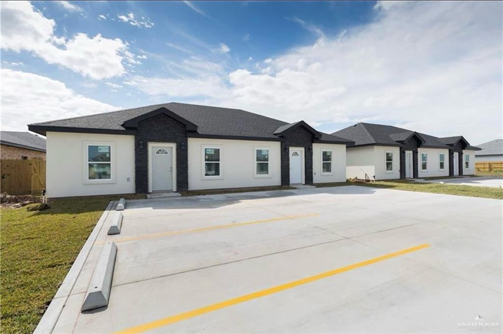 2423 N Vly Cir in La Feria, TX - Building Photo