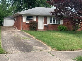 346 Gayle Dr in Sheffield Lake, OH - Building Photo